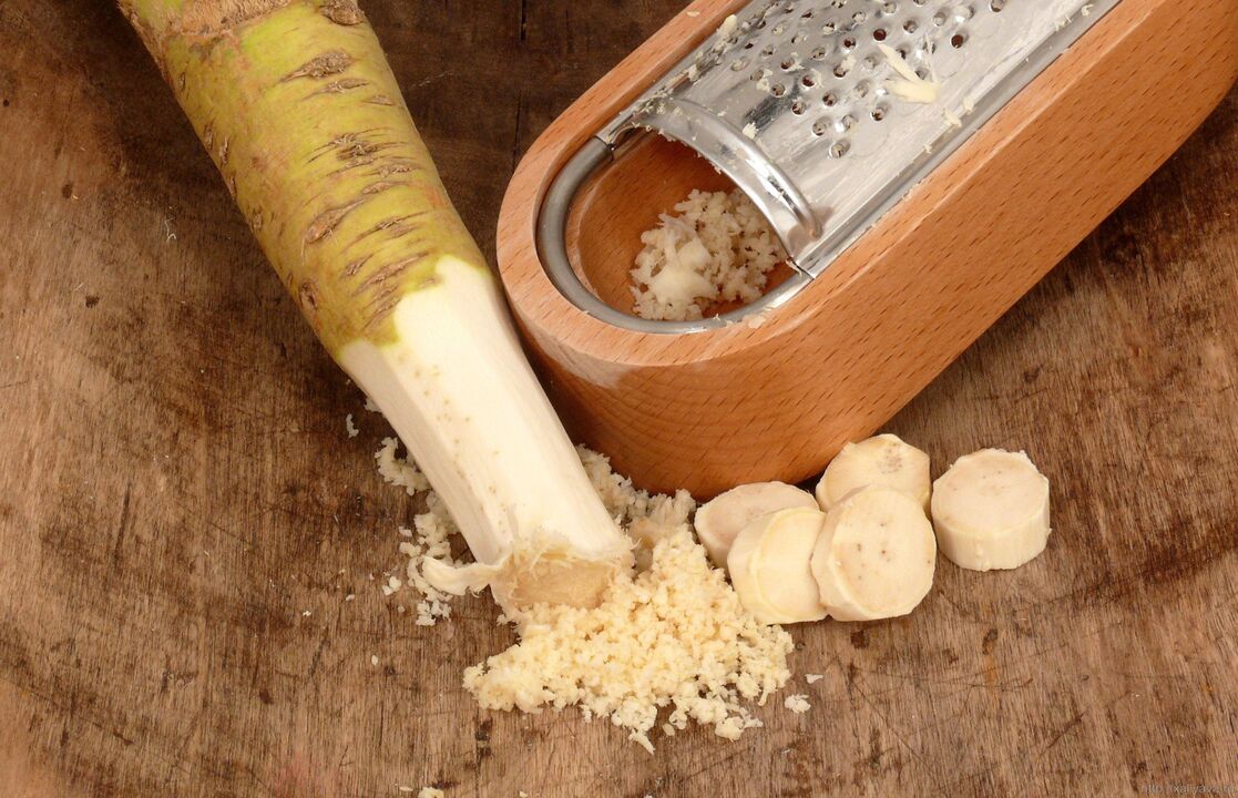 Roasted horseradish root to prepare medicinal rub for lumbar osteochondrosis